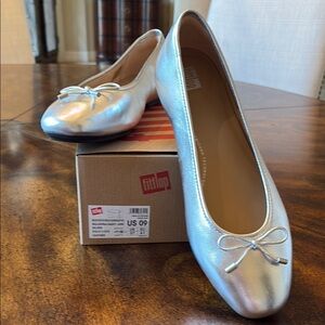NWB FitFlop Delicato Silver Ballet Flats
